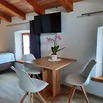 Appartement Apartmaji In Sobe Odlicna Hisa Štanjel