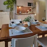 Apartmaji In Sobe Odlicna Hisa