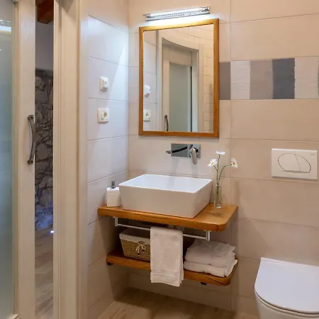 Daire Apartmaji In Sobe Odlicna Hisa