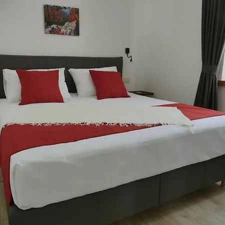 Apartmaji In Sobe Odlicna Hisa Apartamento *