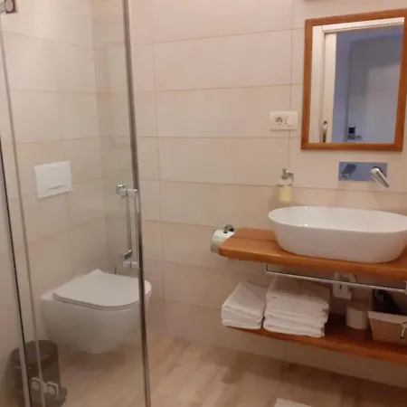 Apartmaji In Sobe Odlicna Hisa * Štanjel