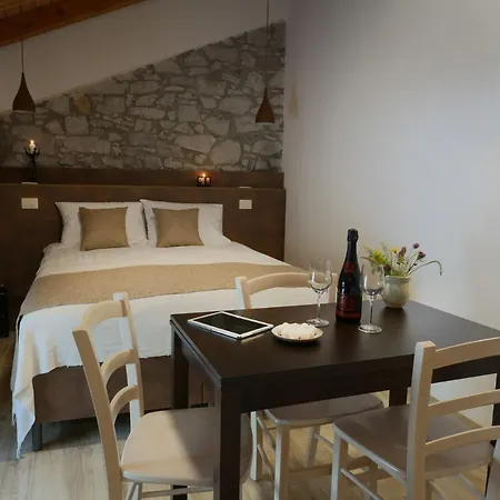 Daire Apartmaji In Sobe Odlicna Hisa