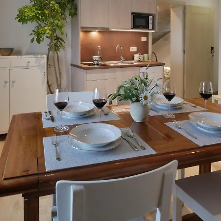 Apartmaji In Sobe Odlicna Hisa