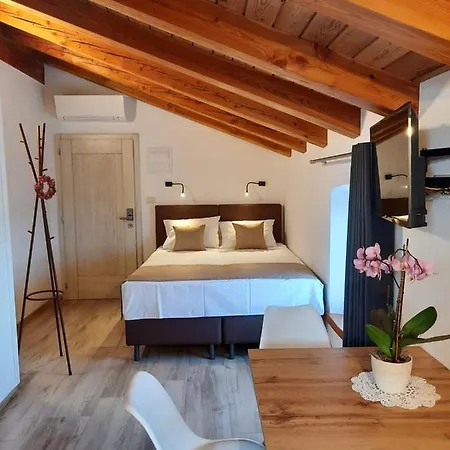 Daire Apartmaji In Sobe Odlicna Hisa Štanjel
