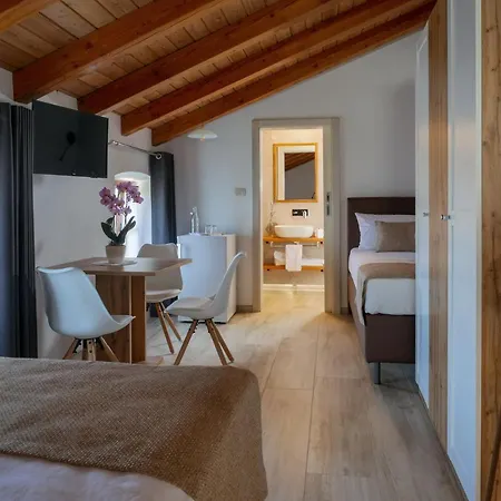 Apartmaji In Sobe Odlicna Hisa