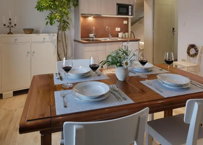 Apartmaji In Sobe Odlicna Hisa