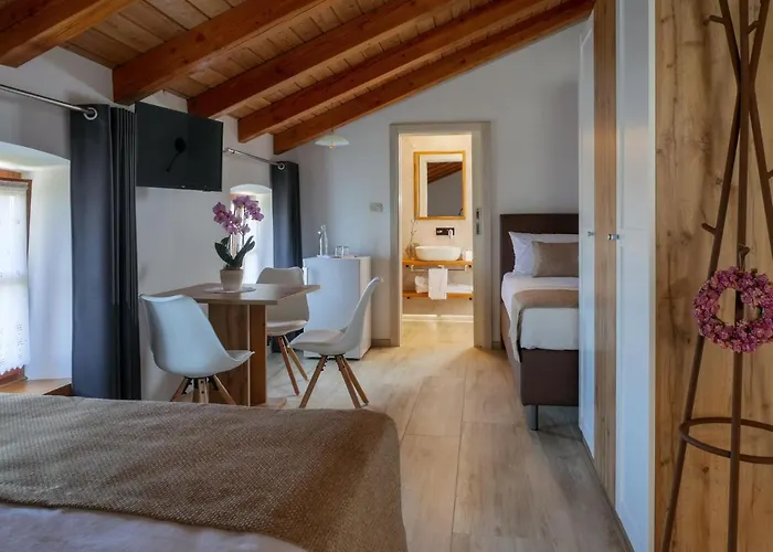 Apartmaji In Sobe Odlicna Hisa