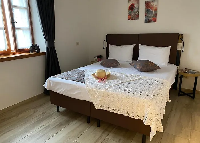 Apartmaji In Sobe Odlicna Hisa * Štanjel